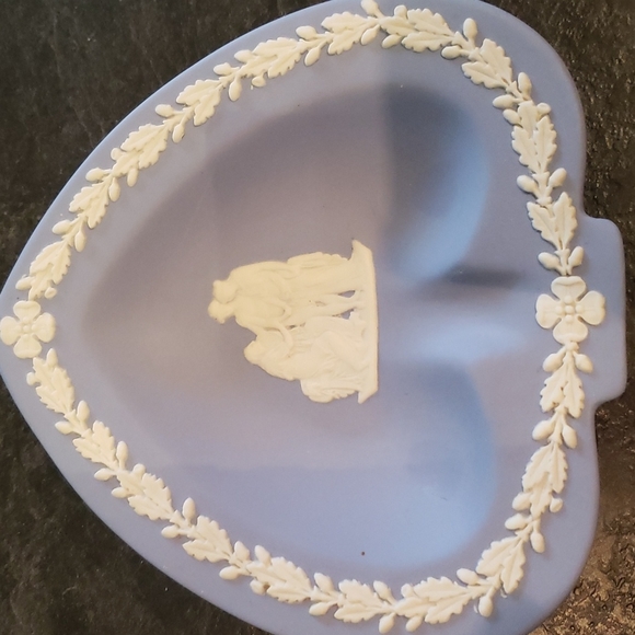 Adorable Wedgewood jasperwear dish - Picture 3 of 6